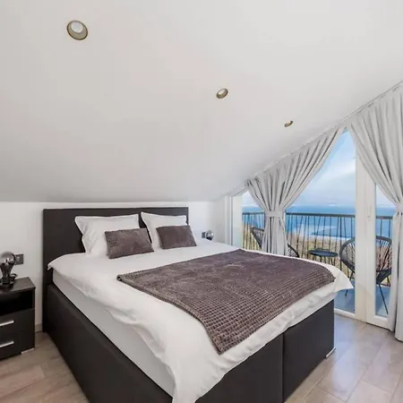 Stunning With Panoramic View Οπατία