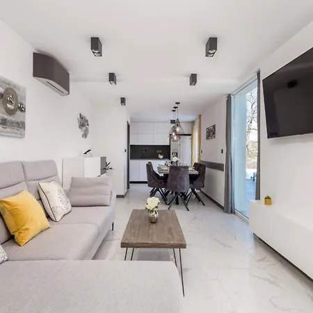 Stunning With Panoramic View Βίλα