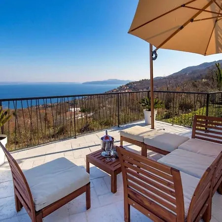 Stunning With Panoramic View Vilă *